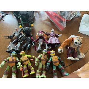 Lot bundle of teenage mutant ninja turtles with accessories